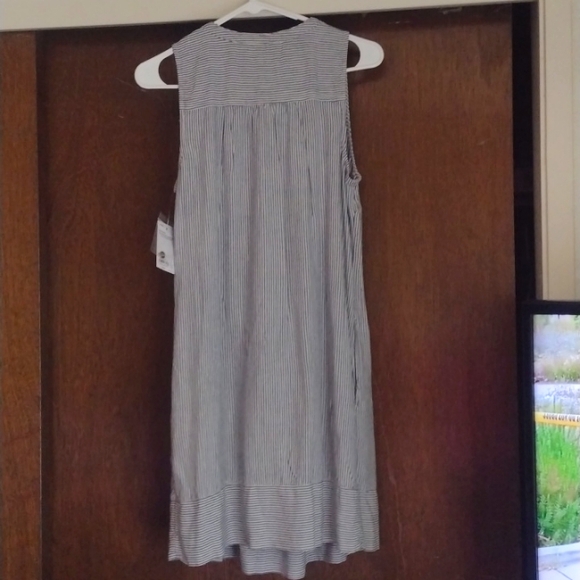 Dress - Picture 4 of 4